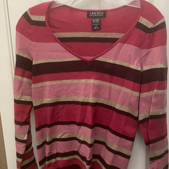 Shimmery New York and company sweater small - Picture 1 of 3